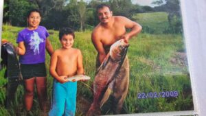 Pescaria de carpa no açude filho Luiz Domingos e a sobrinha Emíli.