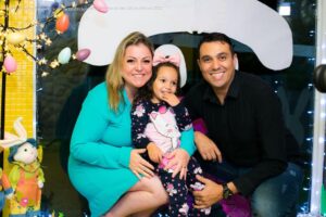 Aline, esposo Felipe e a filha Eduarda