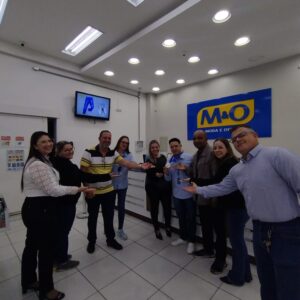 HOMENAGEADO SAMUEL - M&O - Atendente Moda & Oferta - 06 anos - Diretora Susana e Bianca CNA Inglês Definitivo - Jairo Leituras - Cláudia Gerente - Aline Diretora Agafarma - Gilson Sindec - Alessandra ACIAL - Jerri Cruzeiro do Sul.