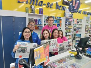 NA AGAFARMA DA 47 - Na imagem o povo feliz da Farmácia da cidade: Nádia, Deivisson, Luana, Cristiane, Isadora e João Batista - Dez no atendimento- 20 em cordialidade.